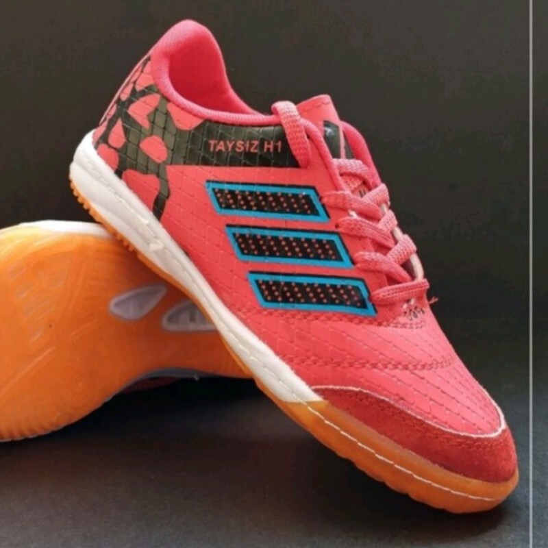  کفش ورزشی فوتسال سالنی مشکی پسرانه مردانه با ارسال رایگان از 31 تا 45 مشکی فسفری قرمز آبی نارنجی 