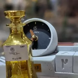 عطر مردانه ازار و بلک ،تلخ و ملایم ، چوبی معطر ،فصول سرد ،ماندگاری بسیار خوب ،با رایحه ی لیمو ،سیب ، رازیانه ، ترنج ،هل 