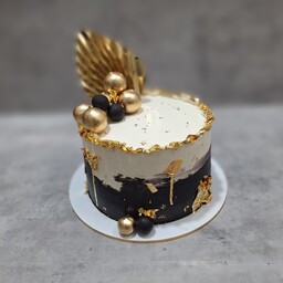 کیک مشکی ،طلایی شیک کار شده با ورق طلا 