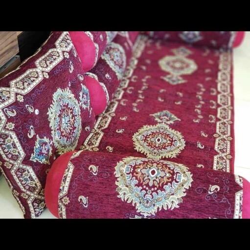 سرویس شاهنشین 5 تکه سنتی شامل یک تشک و دوعدد پشتی سنتی گرد و دو عدد پشتی سنتی مربعی