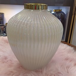 گلدان شیشه ای کد10رنگ سفید سایز متوسط 