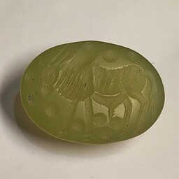 سنگ نشان عقیق انگوری سبز  نشان گوزن حکاکی شده روی سنگ طبیعی 
