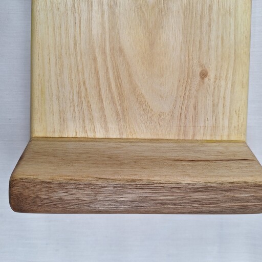 تخته گوشت چوبی پایه دار کوچک ،ساخته شده از چوب گردو 