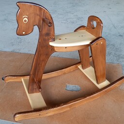 راکر چوبی کودک طرح اسب مدل تازی برند چوبین هنر                کرایه ی ارسال به صورت پس کرایه به عهده ی مشتری می باشد 