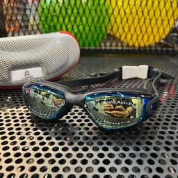 عینک شنا اورجینال LOPO کیف دار سیلیکونی گوش گیر دار رنگ مشکی فروشگاه لباس ورزشی و بدنسازی کاراکو اسپرت 