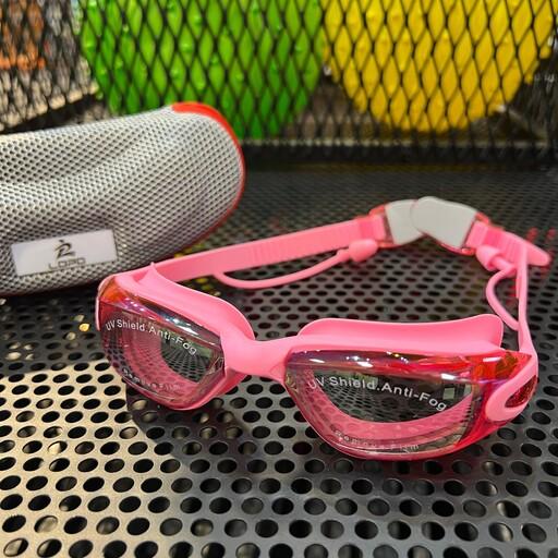 عینک شنا اورجینال LOPO کیف دار سیلیکونی گوش گیر دار رنگ صورتی فروشگاه لباس ورزشی و بدنسازی کاراکو اسپرت 