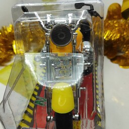 موتور قدرتی اسباب بازی، در رنگ های زرد و قرمز با کیفیت بالا و طراحی زیبا