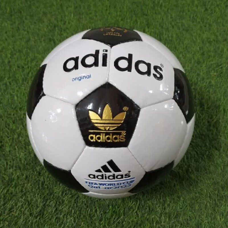 توپ فوتبال آدیداس سایز 5 دوخت محکم وزیبا اعلا  با ارسال رایگان 