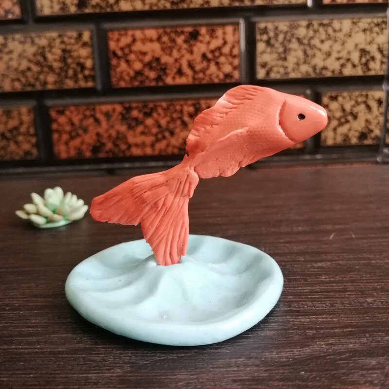 استند و جاجواهری خمیری دستساز طرح ماهی سایز کوچک