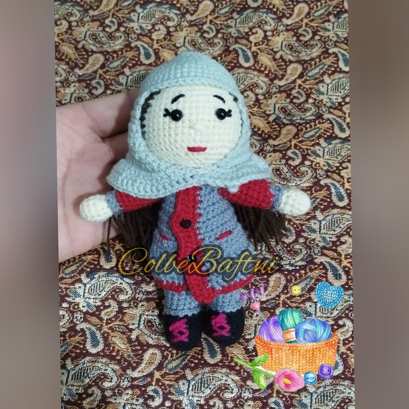 عروسک بافتنی دختر دانش آموز بافته شده با کاموای ایرانی 