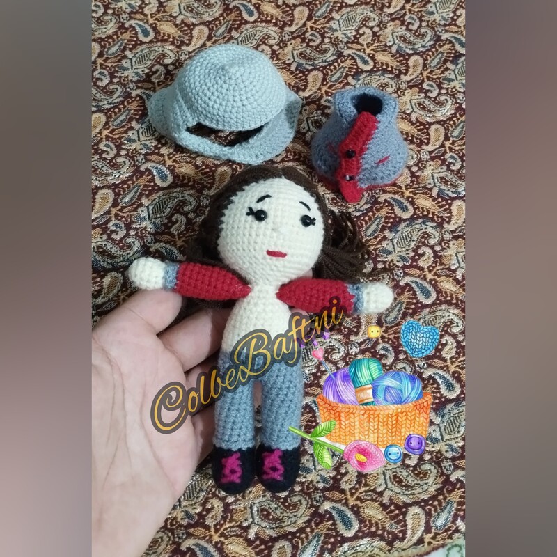 عروسک بافتنی دختر دانش آموز بافته شده با کاموای ایرانی 