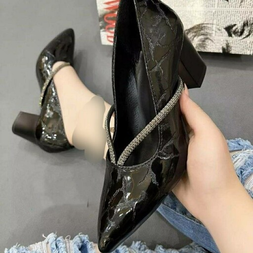 کفش مجلسی
مدل شادی  

پاخوری شیک 
رویه چرم ورنی (new)
پاشنه دلتا 5 سانت

size 37 ta 41


پرفروش


ارسال رایگان