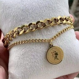 دستبند زنانه دو ردیفه کارتیر استیل و رنگ ثابت  همراه با قفلی تی و سکه الیزابت رنگ ثابت 