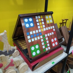 مجموعه 5 بازی چوبی در یک باکس همراه با کیف چرمی (منچ و مار پله، دوز، تخته، شطرنج)