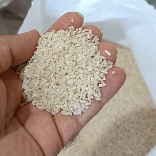 برنج نیم دانه محلی با طعمی عالی
