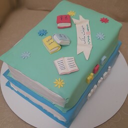 کیک تولد فوندانتی خانگی دانشجویی شکل کتاب 