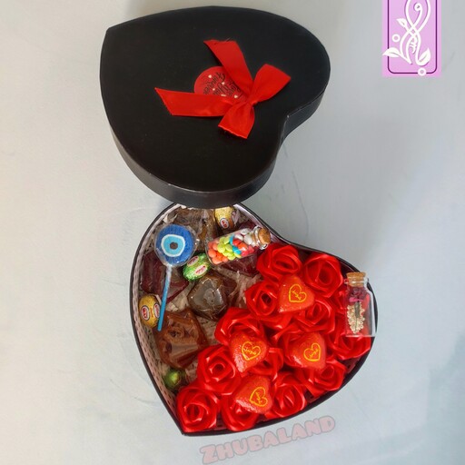 باکس قلبی گل و لواشک و شکلات سایز متوسط جعبه کادویی هدیه سوپرایز ولنتاین عیدی یلدا