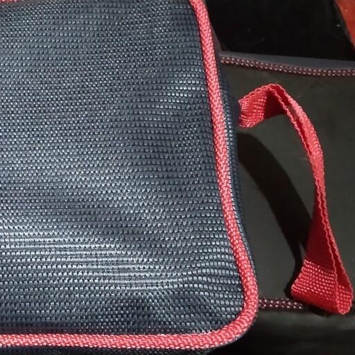 کیف لوازم شخصی ،لوازم بهداشتی و آرایشی  تک خانه  دوخت عالی رنگ  سرمه ای با نوار دوزی قرمز در حاشیه  