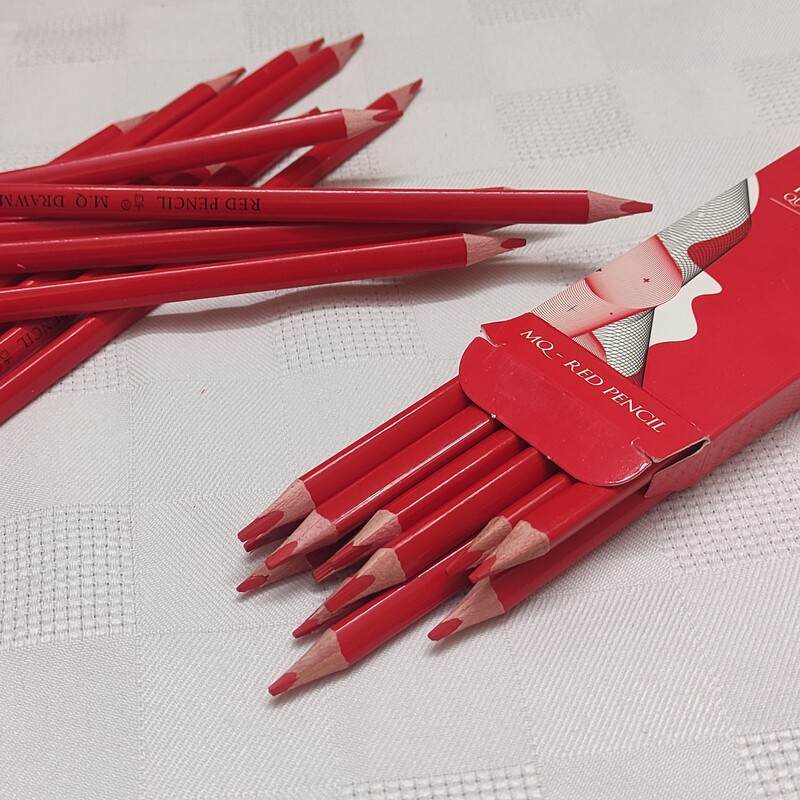 مداد قرمز سه گوش پاک کن دار ام کیو بسته ی 12 عددی 