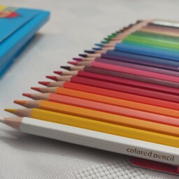 مداد رنگی 26 رنگ آریا جعبه مقوایی زیبا و با کیفیت 