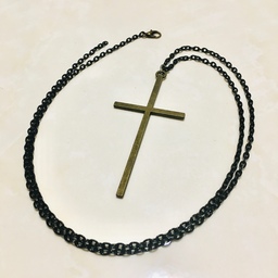 گردنبند صلیب  ساده همراه با زنجیر  فلزی محکم و رنگ ثابت 