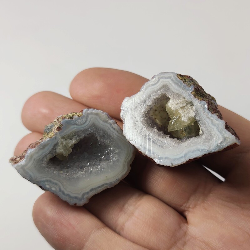 ژئود سنگ عقیق سلیمانی معدنی (دارای کوارتز و کلسیت)