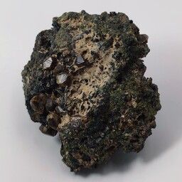 راف سنگ گارنت عسلی توپازولیت در بستر هدنبرژیت معدنی و طبیعی 