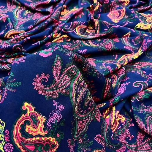 روسری کرپ کاینا اعلا  طرح ترنج زیبا قواره 115 زمینه آبی سورمه ای جذاب
