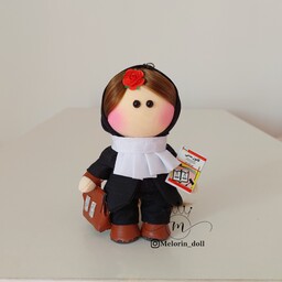 عروسک روسی طرح وکیل15 سانتی بهمراه کیف کوچک و وکتاب دکوری قانون بامزه با موی قهوه ای یا مشکی