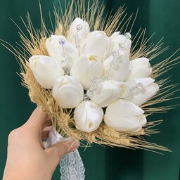 دسته گل لاله لمسی ترکیب با گندم و کریستال این دسته گل 13 گله هست سایزش متوسطه خیلی مینیمال