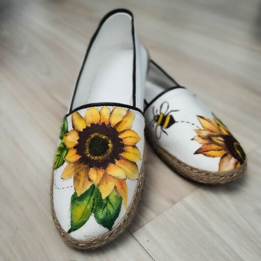 کفش کالج دور کنفی با رویه پارچه ای مدل گل آفتابگردان نقاشی شده با دست (رنگ ثابت)