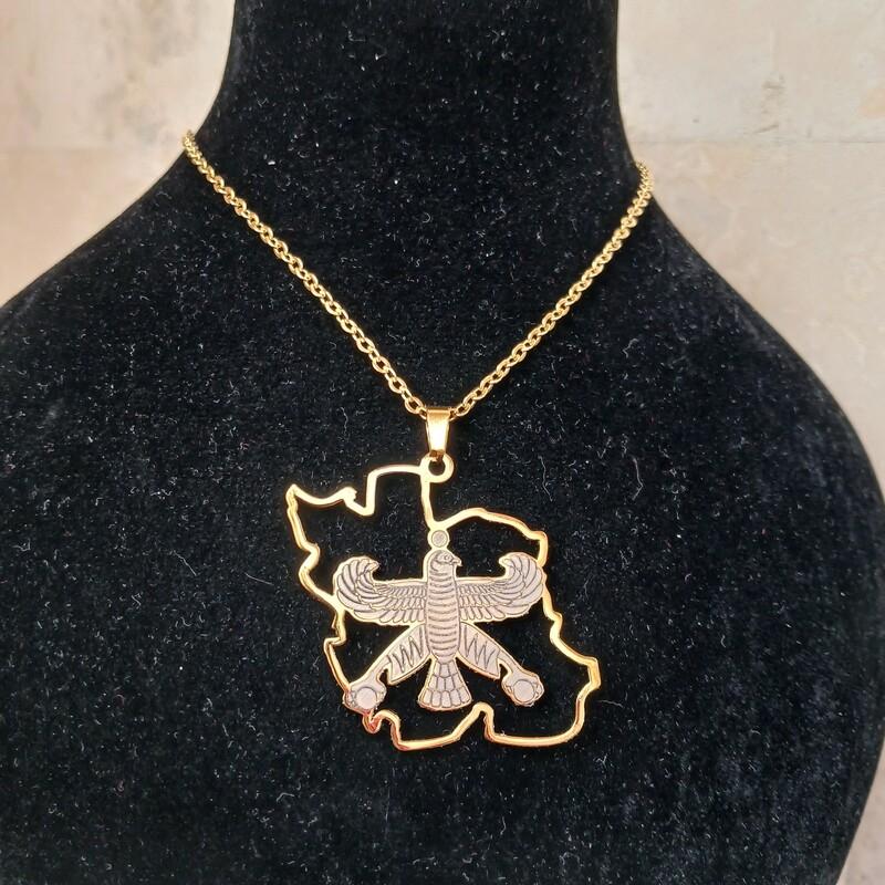 گردنبند نقشه ایران با درفش شهباز  استیل طلایی و نقره ای با زنجیر   60 سانتی  رنگ ثابت و ضد حساسیت خرید مطمئن از کارگاه 