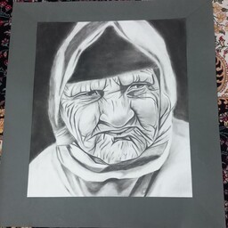 طراحی  سیاه قلم چهره پیر زن  پاستل (کاغذ فابریانو ) ابعاد 42 در 38