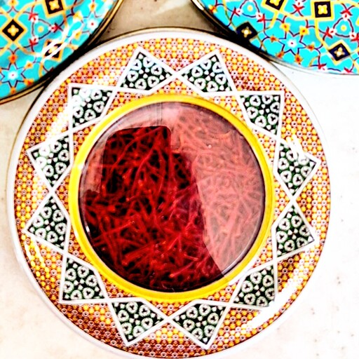 زعفران نگین سنتی قائنات ، بسته بندی نیم مثقالی ظرف خاتم ( مستقیم از کشاورز )
