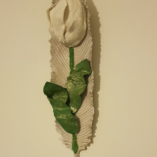 تابلو استاکو گل لاله سفید   زمینه پر گچی سفید 