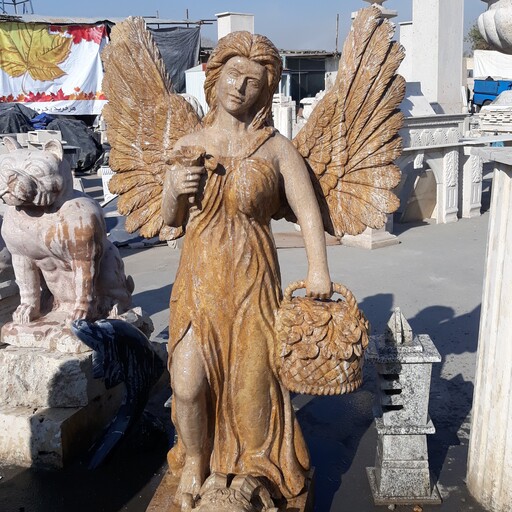 مجسمه فرشته دختر بالدار و سبد به دست ( مجسمه بزرگ سنگی )