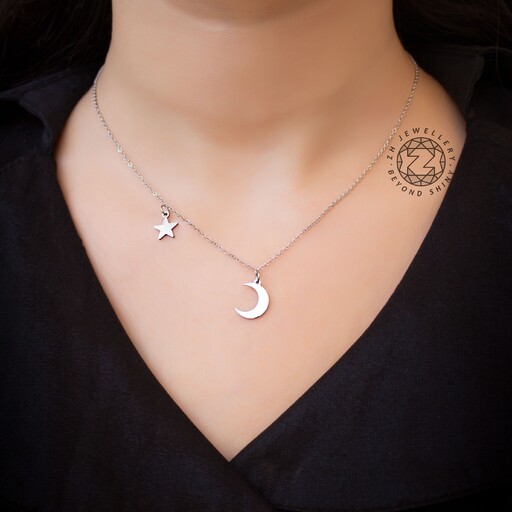 گردنبند زنانه و ظریف ماه و ستاره رنگ نقره ای(استیل و رنگ ثابت )
