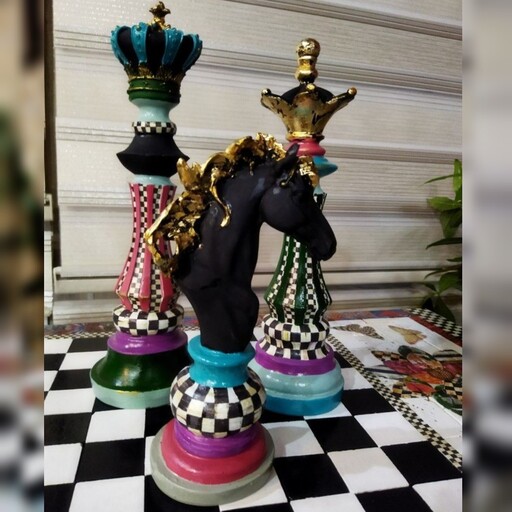 مجسمه مهره شطرنج رومیزی دکوری مجموعه سه عددی طرح شطرنجی  چند رنگ
