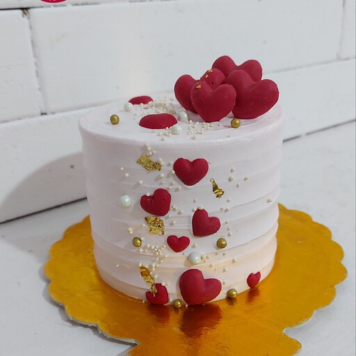 مینی کیک سالگرد ازدواج با قلب های قرمز و تزیین ورق طلا  هزینه ارسال با مشتری
