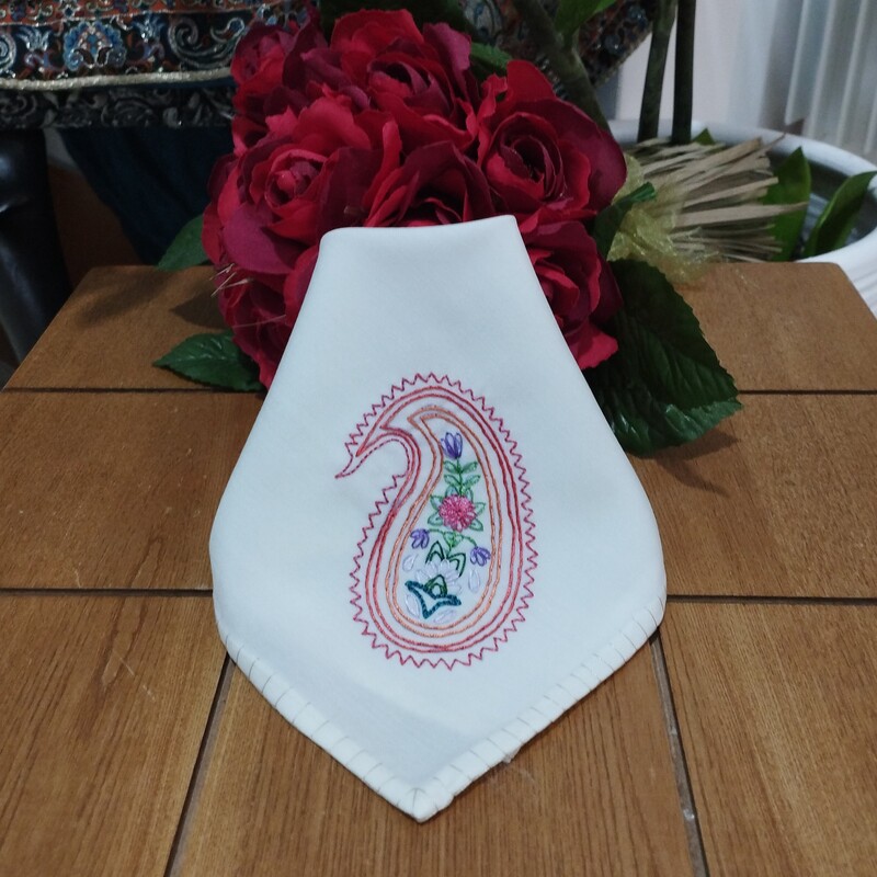دستمال جیبی گلدوزی شده با دست
