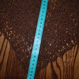 شالگردن تزئینی چندکاره قلاب بافی، رنگ قهوه ای روشن. 