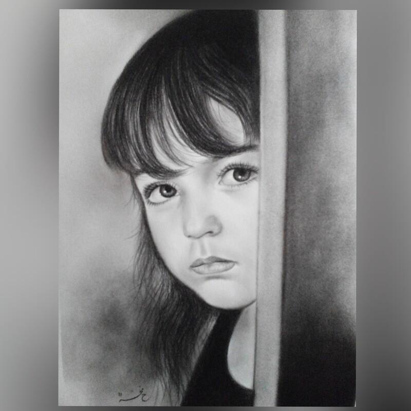 تابلو نقاشی سیاه قلم پرتره دختر بچه