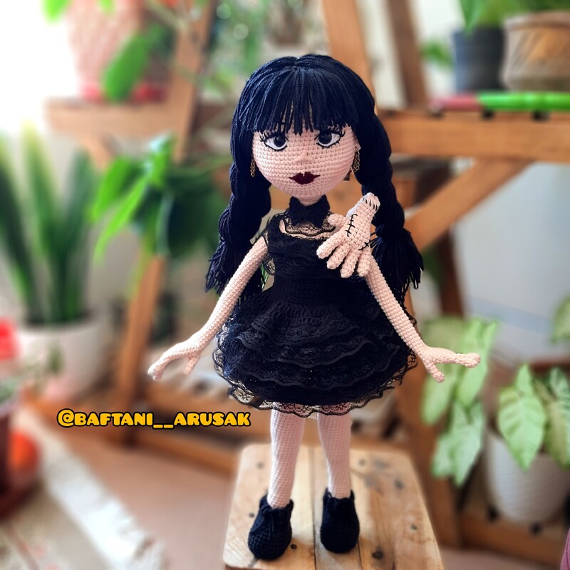 عروسک ونزدی دختر ونزدی عروسک بافتنی ونزدی قابل سفارش با کاموای ایرانی و ترک قیمت با کلاف ترک 1میلیون