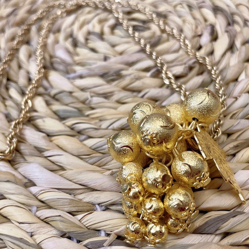 گردنبند زنانه مشابه طلا طرح انگور با زنجیر طنابی 60 سانتی استیل رنگ ثابت کاملا مشابه طلا