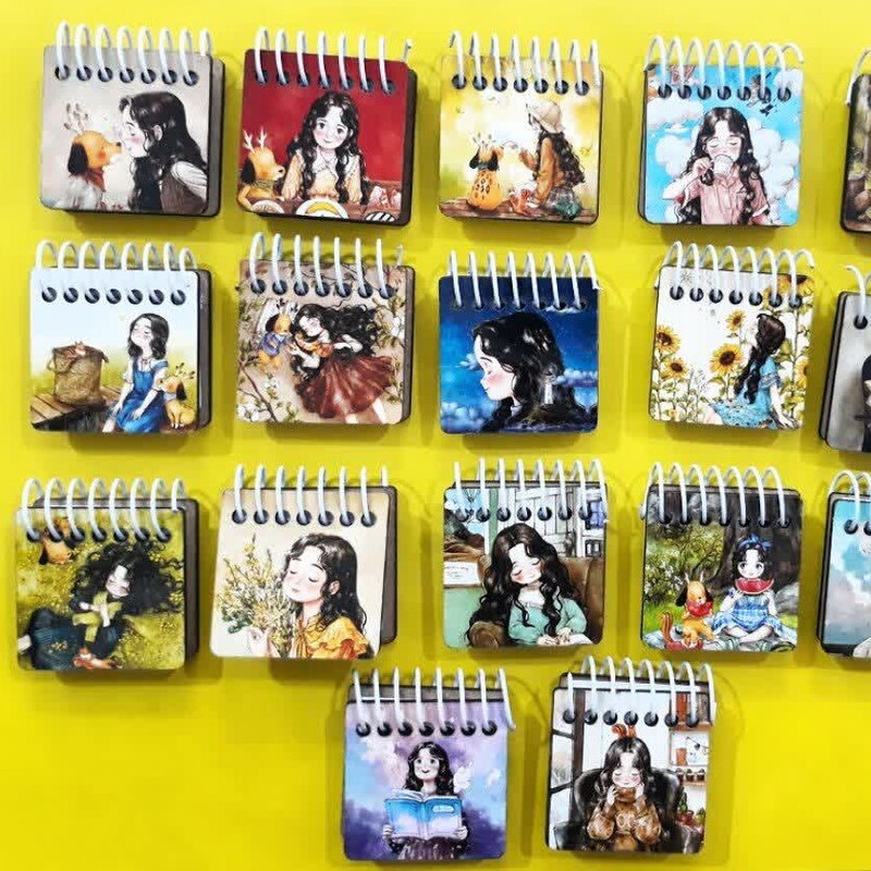 دفترچه نقلی دختر جنگل
طرحاشو ببین در 10 ها طرح مختلف 
ابعاد حدود 5 در 5 سانت هدیه مناسب روز دانش آموز
