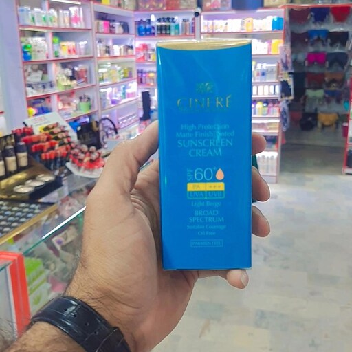 سینره کرم ضد افتاب رنگی بژ روشن مناسب پوست چرب فاقد پارابن spf60