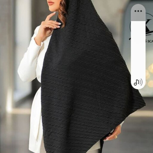 روسری نخی دور دوز محصولی از برند ایرانی قواره بزرگ رنگ مشکی طرح فنری  جذاب مخصوص خانم های خوش سلیقه 
ا