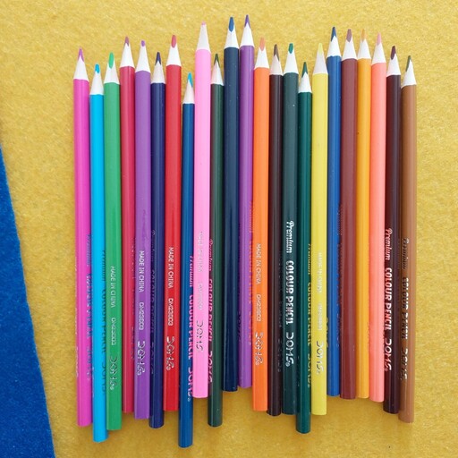مداد رنگی 24تایی دامس doms جعبه مقوایی بدنه سه گوش