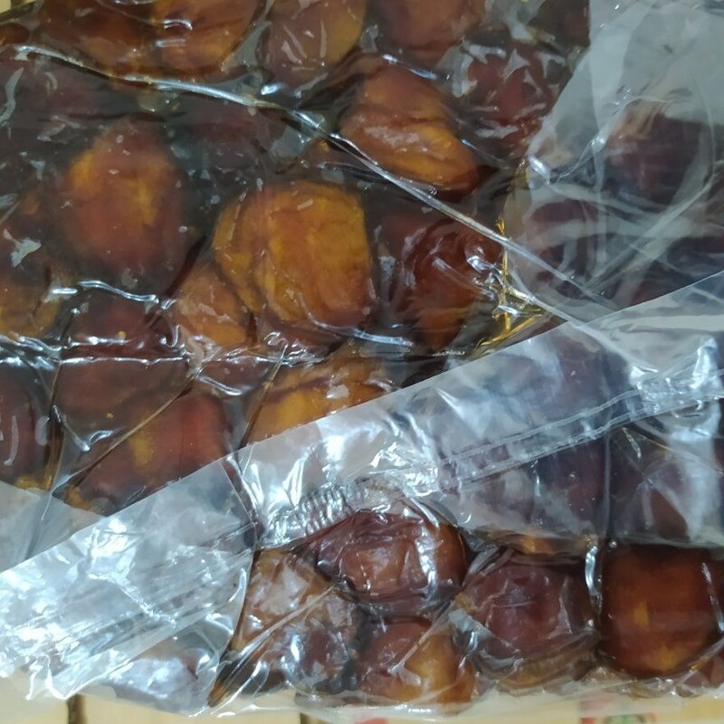 خرمای حلاب  اعلا به صورت عمده و خرده با بهترین قیمت ارسال عمده از باغ های انارستان بوشهر