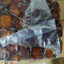 خرمای هلیله و حلاب  اعلا به صورت عمده و خرده با بهترین قیمت ارسال عمده از باغ های انارستان بوشهر